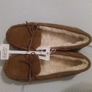 Moccasin shoes